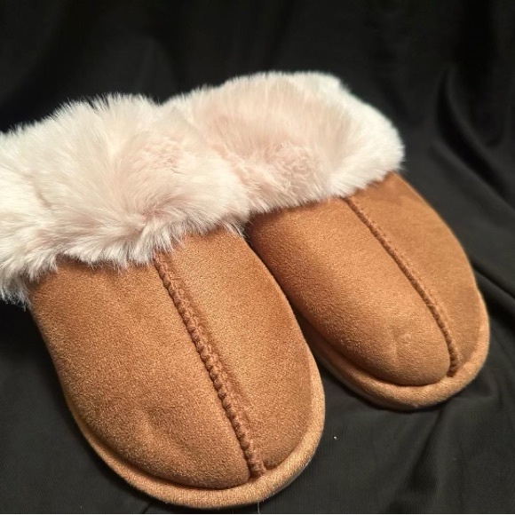 Fluffy Slippers - Picture 1 of 2
